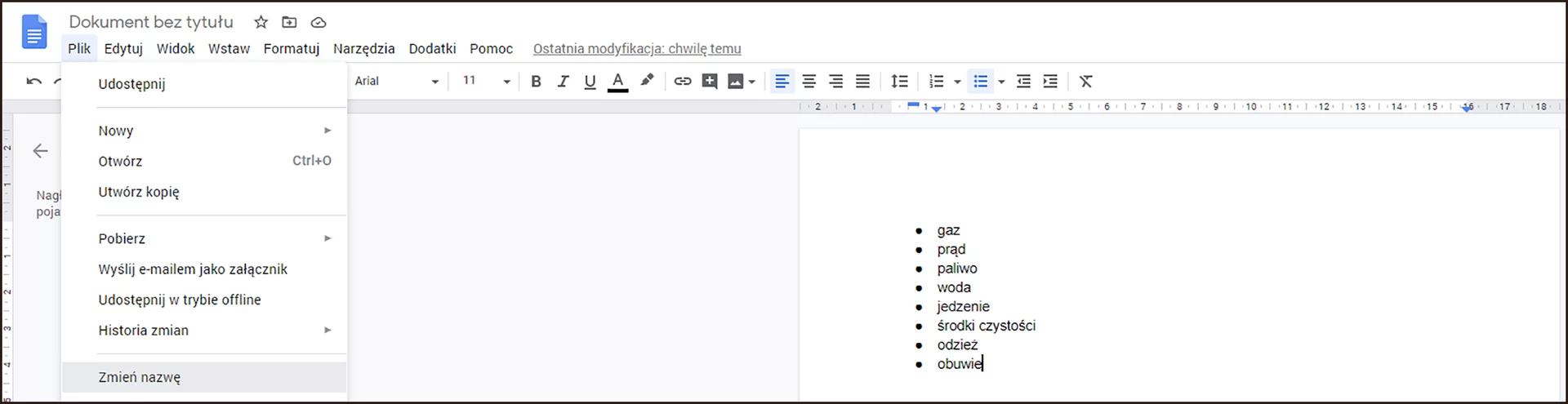 Ilustracja przedstawiająca interfejs aplikacji Dokumenty Google. Z górnego menu wybrano Plik, następnie zaznaczono opcję Zmień nazwę. W obszarze roboczym znajduje się strona z listą nieuporządkowaną.