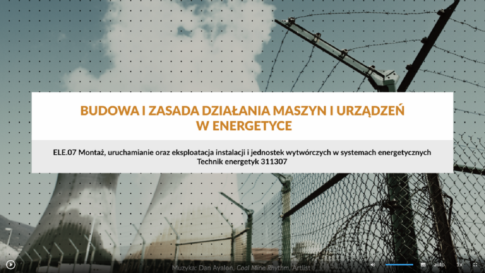 Ilustracja przedstawia ekran startowy animacji. Jest to grafika ukazująca planetę elektrownie, okrążoną płotem pod wysokim napięciem. Pośrodku znajduje się, w ramce, tytuł animacji: Budowa i zasada działania maszyn i urządzeń w energetyce.