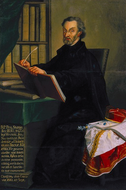 Obraz przedstawia starszego mężczyznę siedzącego przy stole. Mężczyzna ubrany jest w czarną sutannę. Zapisuje coś gęsim piórem w księdze, którą trzyma uniesioną lewą dłonią. W pobliżu mężczyzny leżą biało‑czerwone szaty biskupie.