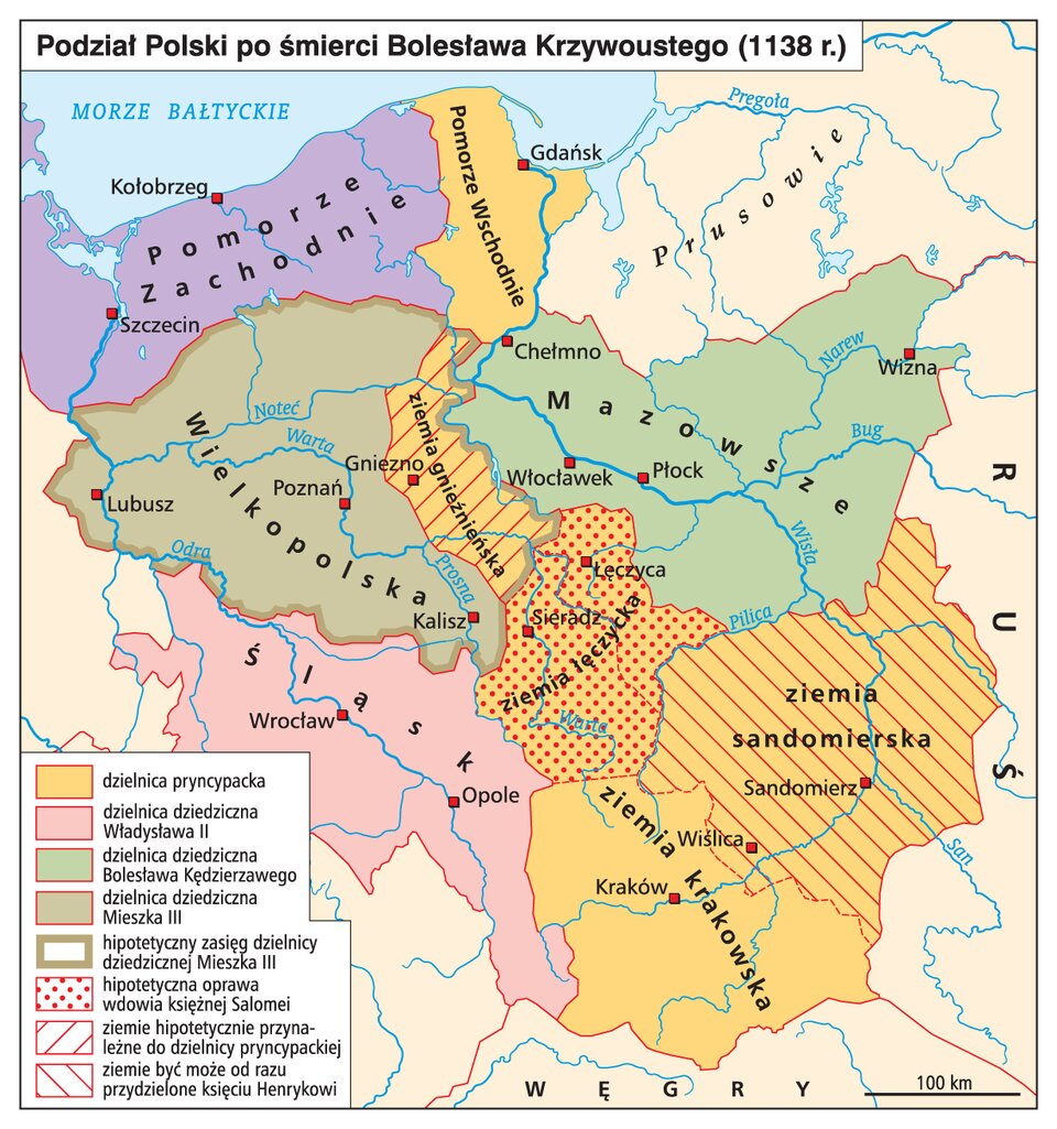 Mapa przedstawia podział Polski w 1138 roku po śmierci Bolesława Krzywoustego. Dzielnica pryncypalna obejmowała ziemię Krakowską, sandomierską, łęczycką, gnieźnieńską i Pomorze Wschodnie. Śląsk był dzielnicą dziedziczną Władysława drugiego. Mazowsze było dzielnica dziedziczną Bolesława Kędzierzawego. Wielkopolska była dzielnicą dziedziczną Mieszka pierwszego. Hipotetyczna dzielnica Mieszka trzeciego obejmowała obszar wielkopolski i ziemi gnieźnieńskiej. Ziemia Łęczycka była hipotetyczną oprawą wdowia księżnej Salomei. Ziemia gnieźnieńska hipotetycznie należała do dzielnicy senioralnej.  Ziemia sandomierska być może od razu została wydzielona od dzielnicy senioralnej dla księcia Henryka.