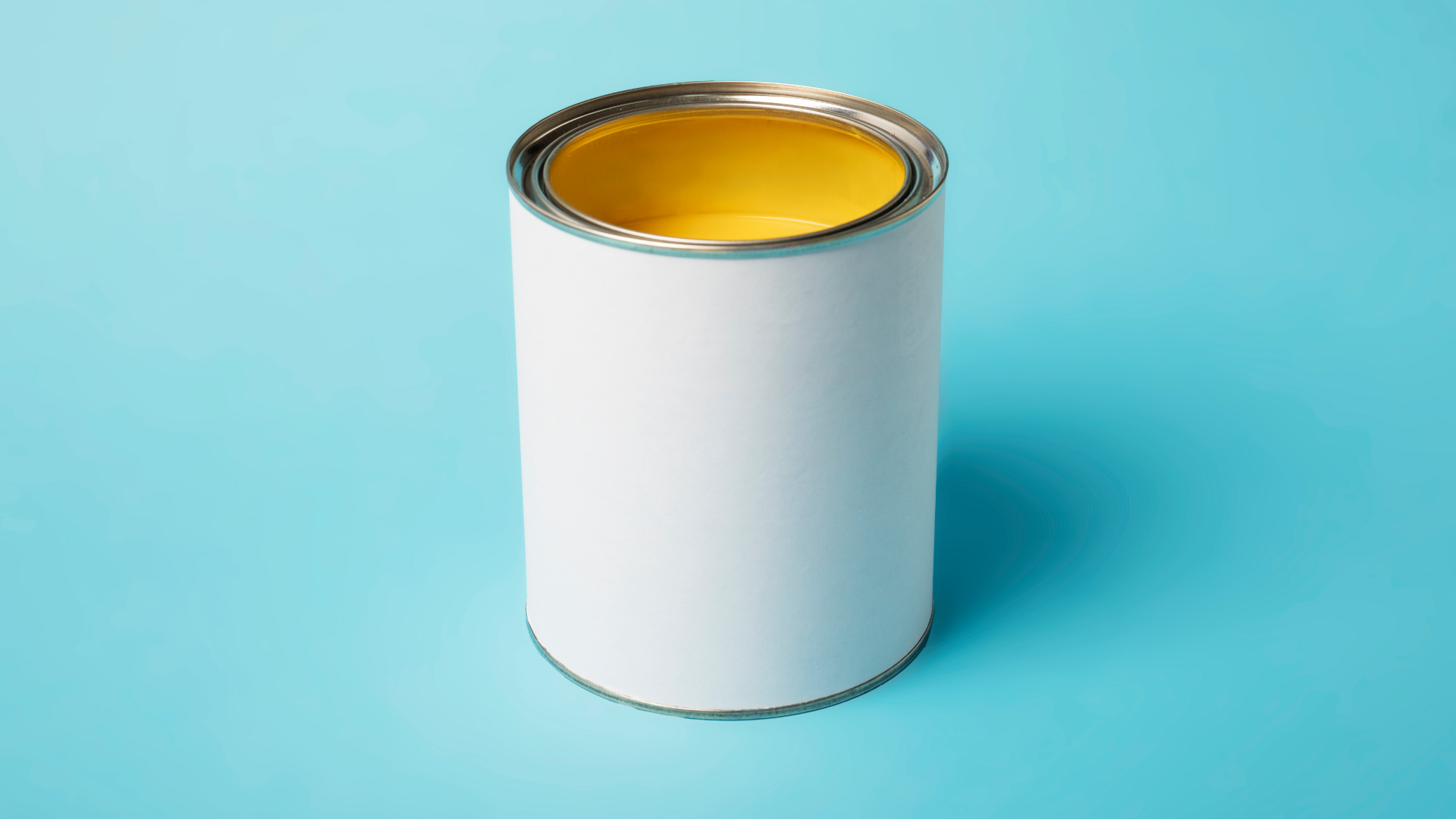 Zdjęcie przedstawia otwartą puszkę z farbą.