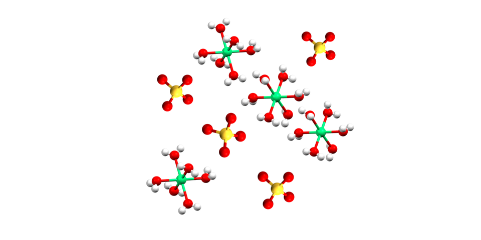 Ilustracja przedstawia strukturę krystaliczną siarczanu(VI) niklu(II) woda 1/6. Atom niklu położony jest centralnie, wokół niego są atomy tlenu i wodoru. Oddzielnie jest atom siarki połączony z czterema atomami tlenu.