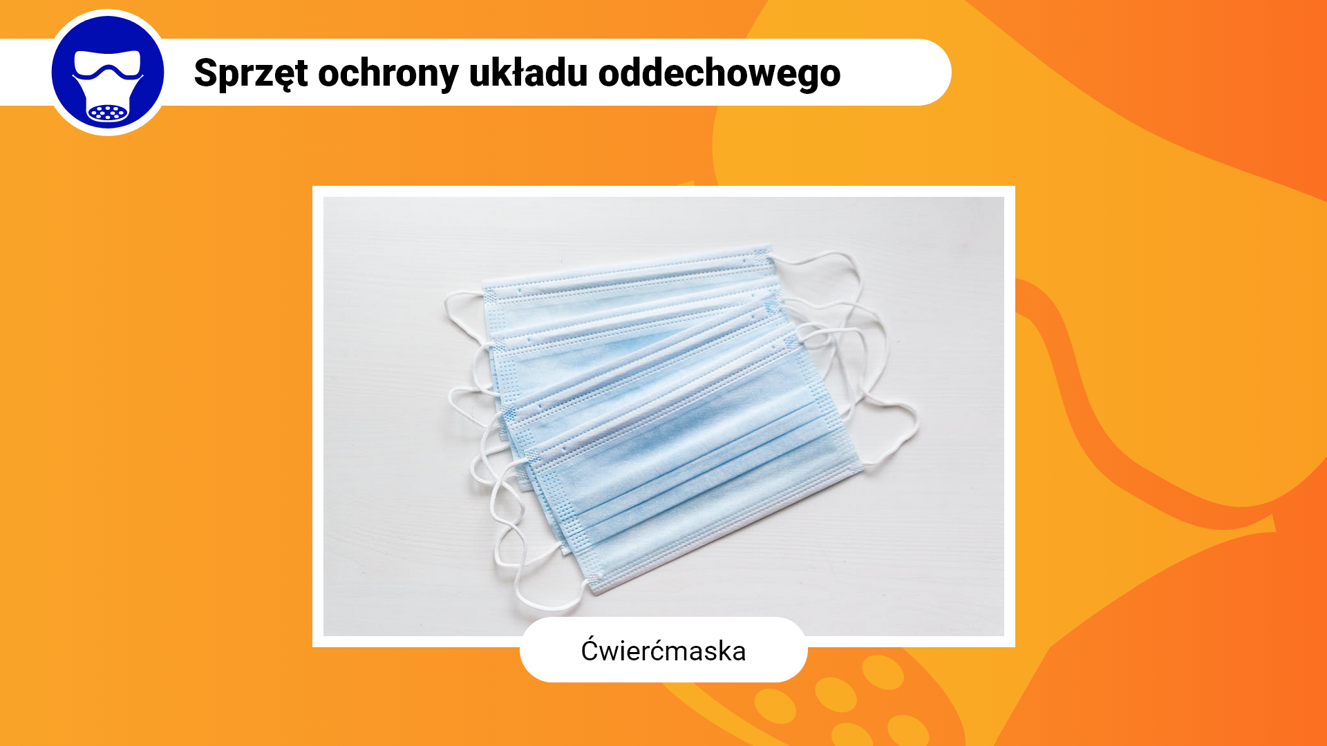 Zdjęcie w ramce z podpisem: ćwierćmaska. Przedstawia kilka prostokątnych, błękitnych maseczek z elastycznymi sznurkami zakładanymi za ucho.