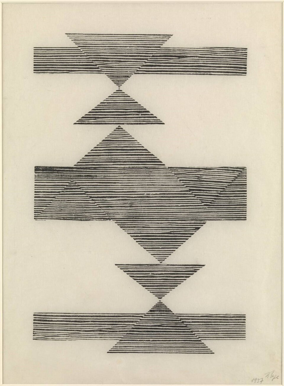 Ilustracja przedstawia pracę autorstwa Lygii Pape pod tytułem „Tkactwo”. Dzieło ukazuje szare tło oraz umieszczone na nim ciemne poziome linie, które tworzą figury – prostokąty, trójkąty. Praca składa się z kilku nakładających się na siebie form geometrycznych. Formy składają się z poziomych rowków lub linii, które wydają się być wynikiem naturalnych słojów drewna użytego do wykonania nadruku. Mimo prostych kształtów i wzorów, kompozycja jest złożona, tworzy pozory przecięcia, i nakładania się.