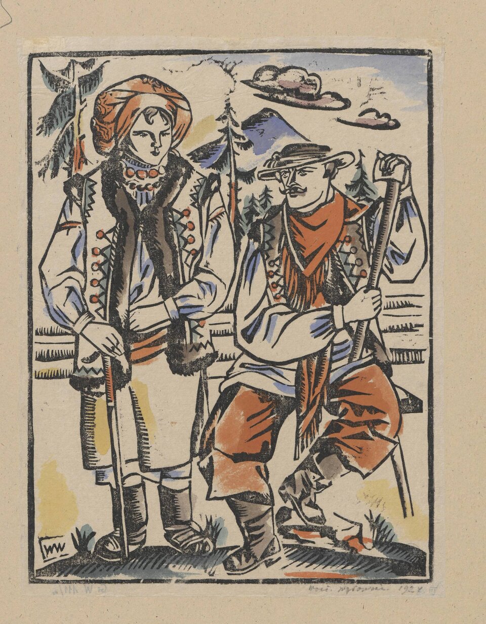 Ilustracja przedstawia dwoje ludzi. Po lewej stronie stoi kobieta. Postać ukazuje prawy profil okrągłej twarzy. Kobieta ma wysokie czoło, cienkie brwi, małe oczy, niewielki nos i zaciśnięte w dzióbek usta. Na głowie ma czepek z szeroką taśmą. Spod czepka wystaje krótka, podwinięta grzywka. Kobieta opiera lewą dłoń o drewnianą ciupagę. Jest ubrana w koszulę, obszytą futrem kamizelkę i spódnicę. Na jej szyi wiszą dwa sznury korali, na nogach ma wysokie buty. Obok niej, na stołku siedzi mężczyzna. Postać ukazuje lewy profil. Twarz mężczyzny jest owalna. Ma on cienkie brwi, wąskie oczy, spiczasty nos, podwinięte wąsy i kwadratową szczękę. Oburącz trzyma ciupagę. Trzonek narzędzia opiera o lewe udo. Jest ubrany w koszulę, kamizelkę i spodnie. Na głowie ma kapelusz. Szyja mężczyzny jest przewiązana chustą. Na nogach ma kozaki. Za plecami pary ukazane są drzewa iglaste i szczyt góry. W tle lekko zachmurzone niebo.