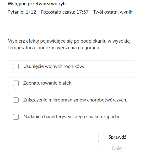 Grafika przedstawia przykładowe zadanie testowe. Ponad poleceniem widać numer pytania, czas, który pozostał na wypełnianie testu, oraz ostatni uzyskany wynik. Pod poleceniem znajdują się możliwe odpowiedzi. W prawym dolnym rogu panelu z zadaniem znajdują się dwa przyciski. Są to Sprawdź oraz Dalej.