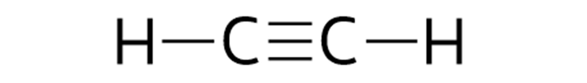 Na grafice przedstawiono wzór strukturalny cząsteczki etynu. Pomiędzy dwoma atomami C umiejscowiono poziome wiązanie potrójne, a od każdego atomu C odchodzi jedno wiązanie do atomu wodoru H, poziomo odpowiednio w lewo lub w prawo pod kątem stu osiemdziesięciu stopni w stosunku do wiązania potrójnego.