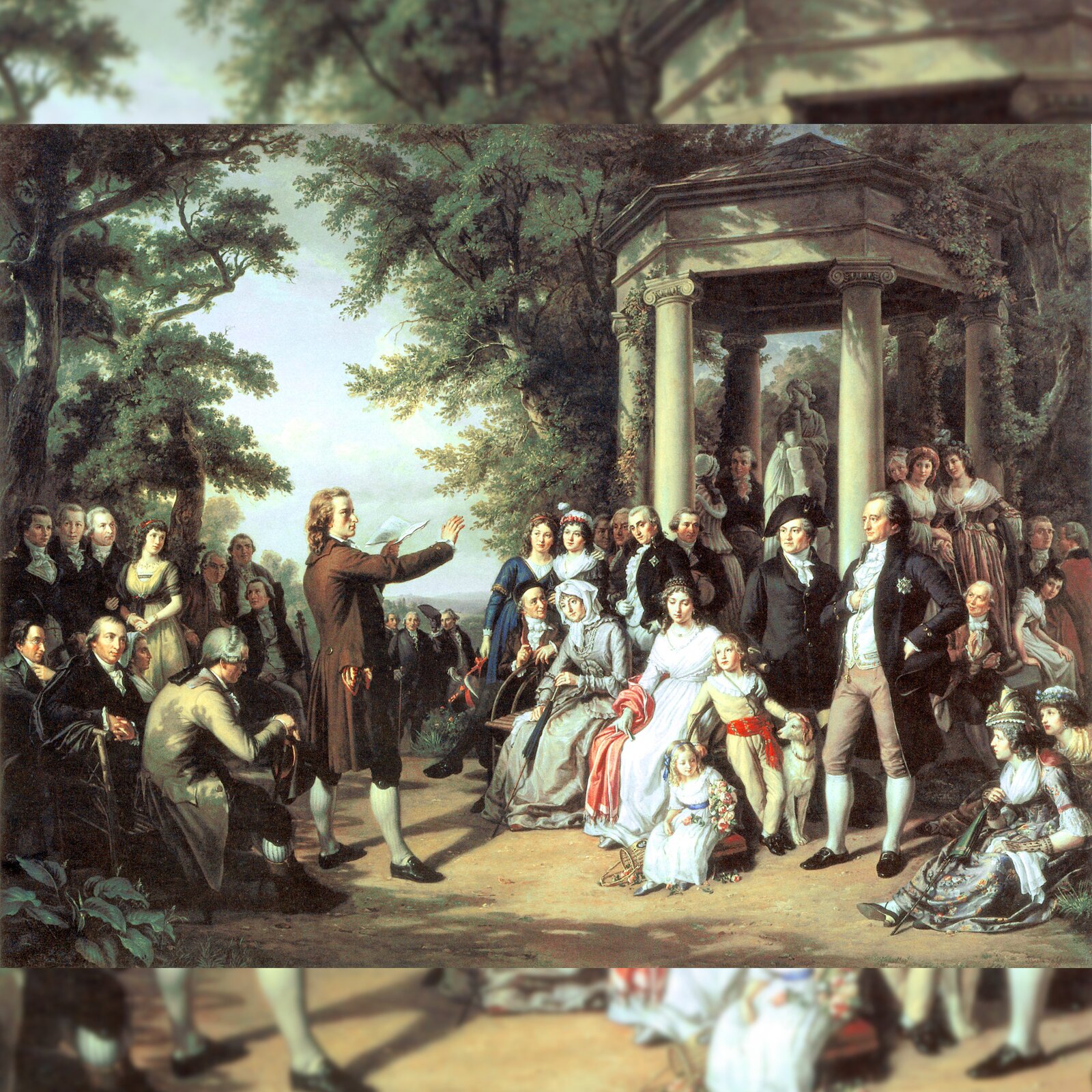 Obraz przedstawia grupę elegancko ubranych ludzi, którzy są zgromadzeni pod altaną w parku. Przed nimi stoi mężczyzną z kartką, który przemawia. Altana ma ozdobne kolumny i dach pokryty roślinnością. 