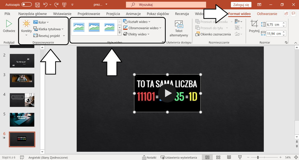 Ilustracja przedstawia otwarty program PowerPoint, w którym znajduje się prezentacja. U góry na pasku zadań została wybrana opcja Format wideo. Następnie poniżej białymi strzałkami zostały oznaczone takie opcje jak: Kolor, Korekty, Klatka tytułowa, Resetuj projekt, Kształt wideo, Obramowanie wideo, Efekt wideo. 