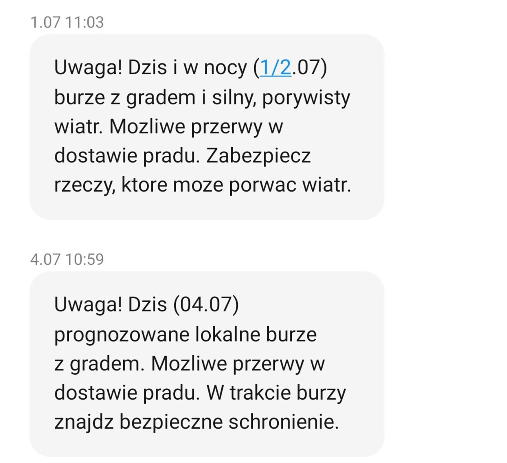Zrzut ekranu z telefonu komórkowego prezentujący SMS z dwoma alertami RCB. Pierwszy o treści: Uwaga! Dziś i w nocy (z pierwszego na drugiego lipca) burze z gradem i silny, porywisty wiatr. Możliwe przerwy w dostawie prądu. Zabezpiecz rzeczy, które może porwać wiatr. Drugi o treści: Uwaga! Dziś (czwarty lipca) prognozowane lokalne burze z gradem. Możliwe przerwy w dostawie prądu. W trakcie burzy znajdź bezpieczne schronienie.