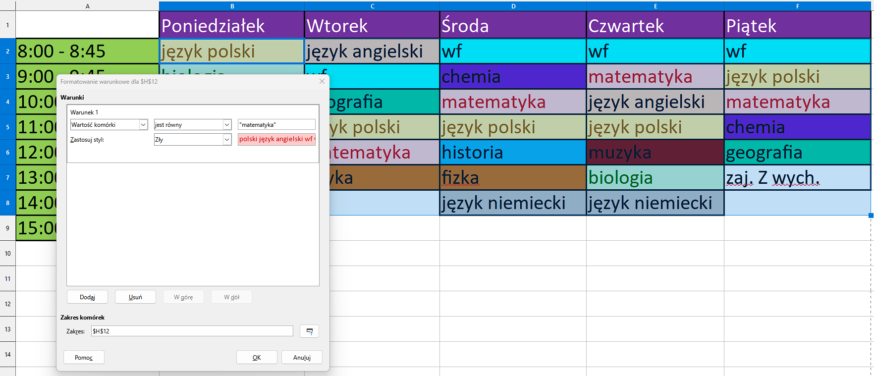 Zrzut ekranu przedstawia dodawanie nowego formatowania warunkowego, które będzie wyróżniało wszystkie komórki zawierające tekst: "matematyka". W tym celu należy znaleźć narzędzie: "formatowanie warunkowe". W pustym polu należy wpisać każdy przedmiot. Potem należy wybrać styl formatowania. Na zrzucie ekranu znajduje się tabela z planem lekcji. Każdy przedmiot jest wyróżniony w inny sposób.