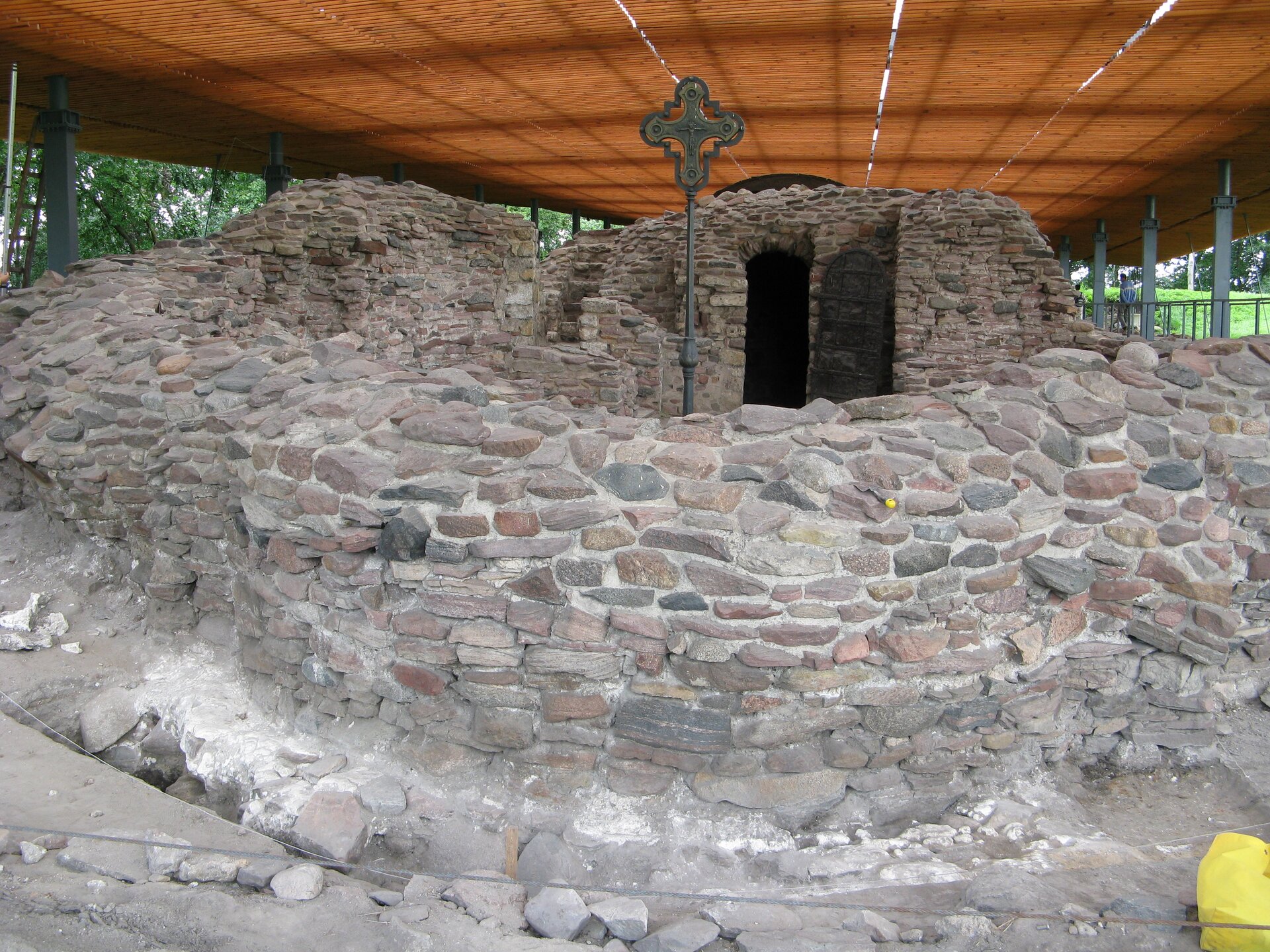 Rezerwat archeologiczny – grodzisko – na Ostrowie Lednickim