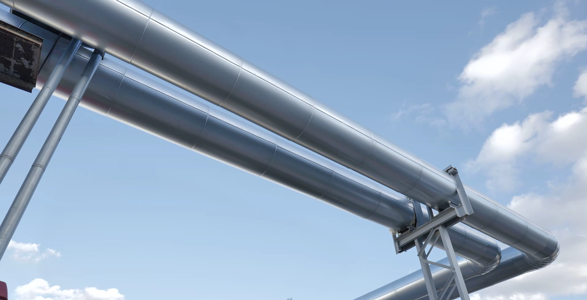 Zdjęcie przedstawia izolację rurociągów. Rurociągi znajdują się na zewnątrz budynku. Są wsparte na stalowej konstrukcji.

Opis prezentowanych na zdjęciu obrazów jest załączony w treści e‑booka.