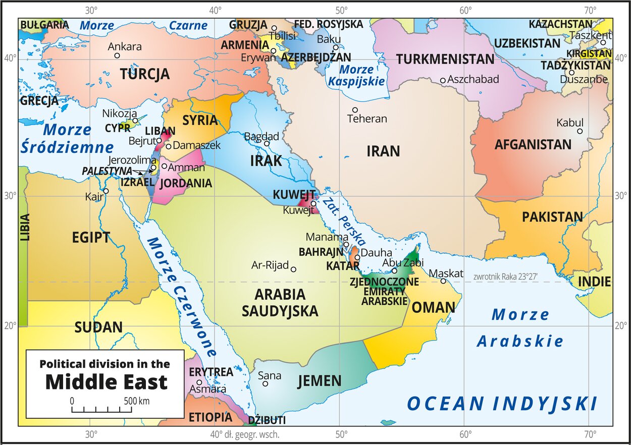 Ilustracja przedstawia mapę polityczną obszarów Bliskiego Wschodu, Political division in the Middle East. Mapa polityczna Bliskiego Wschodu. Na mapie wydzielone są państwa. Od północy: Bułgaria, Grecja, Turcja, Gruzja, Armenia, Rosja, Azerbejdżan, Turkmenistan, Uzbekistan, kazachstan, Kirgistan, Tadżykistan, Cypr, Liban, Syria, Irak, Iran, Libia, Egipt,Afganistan, Izrael, Pakistan, Jordania, Kuwejt, Pakistan, Arabia Saudyjska, Bahrajn, Katar, Zjednoczone Emiraty Arabskie, Oman, Indie, Sudan, Erytrea, Etiopia, Dżibuti, Jemen. Ukazane są również akweny - na północy Morze Czarne, na zachodzie Morze Śródziemne i Morze Czerwone, a na południowym wschodzie Ocean Indyjski i  Morze Arabskie.
