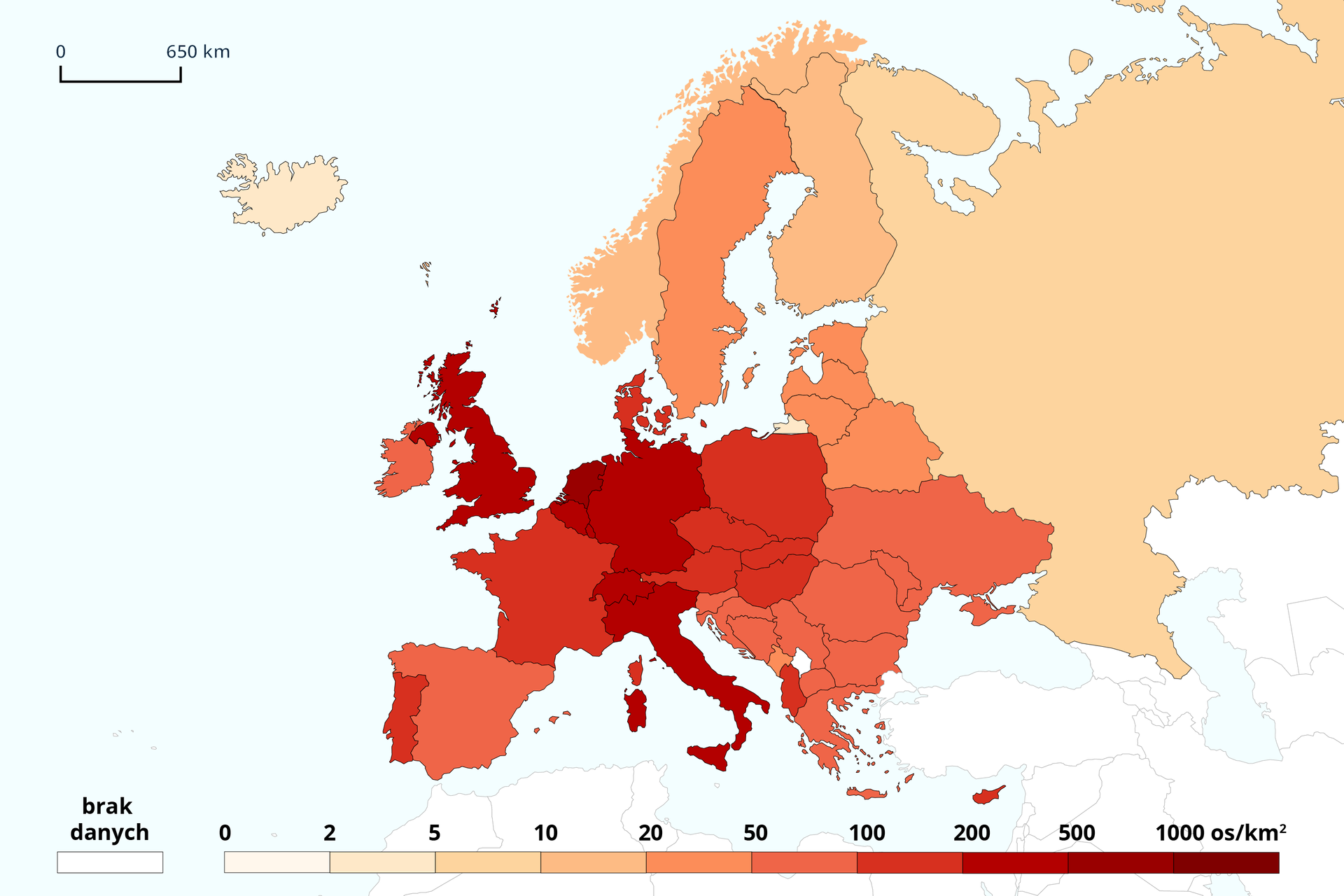 Mapa z gęstością zaludnienia Europy w 2021 roku. U dołu legenda z oznaczeniami użytych kolorów dla poszczególnych przedziałów wartości wyrażonych w metrach na osobę. Państwa mieszczące się w podanych przedziałach. 
Od 2 do 5: Islandia; 
Od 5 do 10: Rosja; 
Od 10 do 20: Norwegia, Finlandia; 
Od 20 do 50: Szwecja, Litwa, Łotwa, Estonia, Białoruś, Czarnogóra; 
Od 50 do 100: Irlandia, Hiszpania, Chorwacja, Bośnia i Hercegowina, Serbia, Macedonia Północna, Grecja, Bułgaria, Rumunia, Mołdawia, Ukraina;
Od 100 do 200: Polska, Czechy, Słowacja, Austria, Węgry, Słowenia, Cypr, Albania, Francja, Dania, Portugalia;
Od 200 do 500: Wielka Brytania, Niemcy, Belgia, Luksemburg, Szwajcaria, Włochy; 
Od 500 do 1000: Holandia.