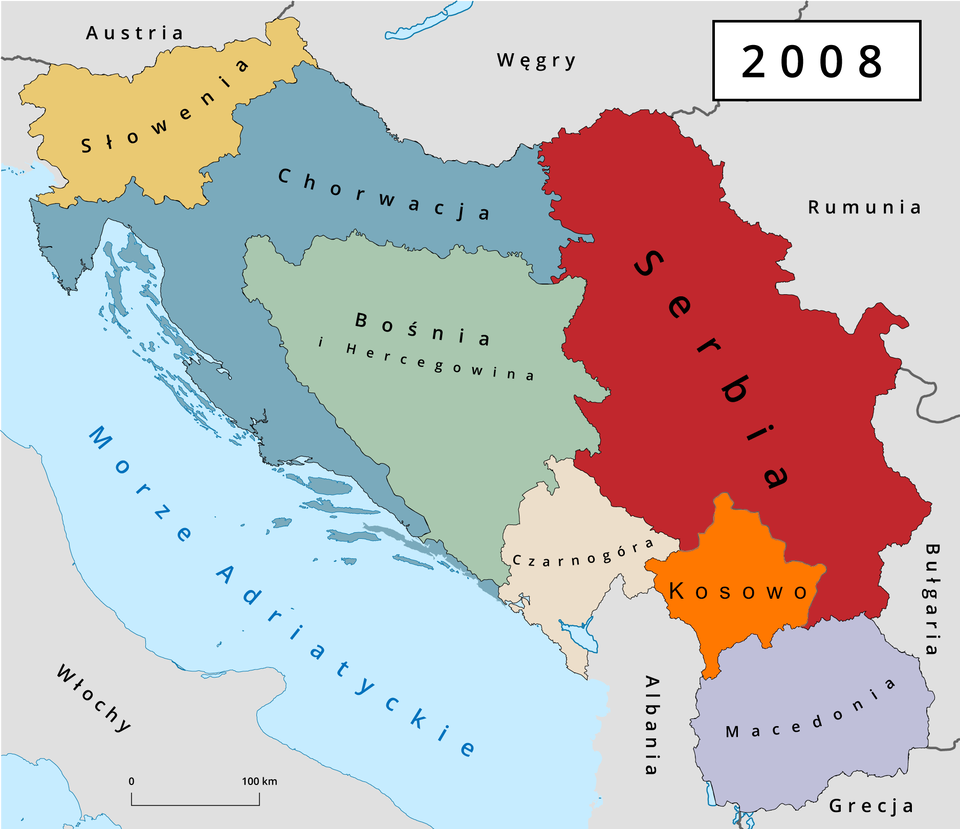 Ilustracja przedstawia mapę Bałkanów z 2008 roku, ukazującą dalszy etap rozpadu Jugosławii. Na mapie widoczne są kraje powstałe po rozpadzie Jugosławii: Chorwacja na zachodzie, Bośnia i Hercegowina na południu Chorwacji, Czarnogóra na południe od Bośni i Hercegowiny oraz na północ od Albanii nad Morzem Adriatyckim. Serbia zajmuje znaczną część wschodnich ziem byłej Jugosławii, a Kosovo wyodrębnione jest na południu Serbii. Mapa zawiera również granice i nazwy sąsiednich państw: Słowenii, Austrii, Węgier, Rumunii, Bułgarii, Grecji, Albanii i Włoch oraz Morze Adriatyckie po zachodniej stronie.