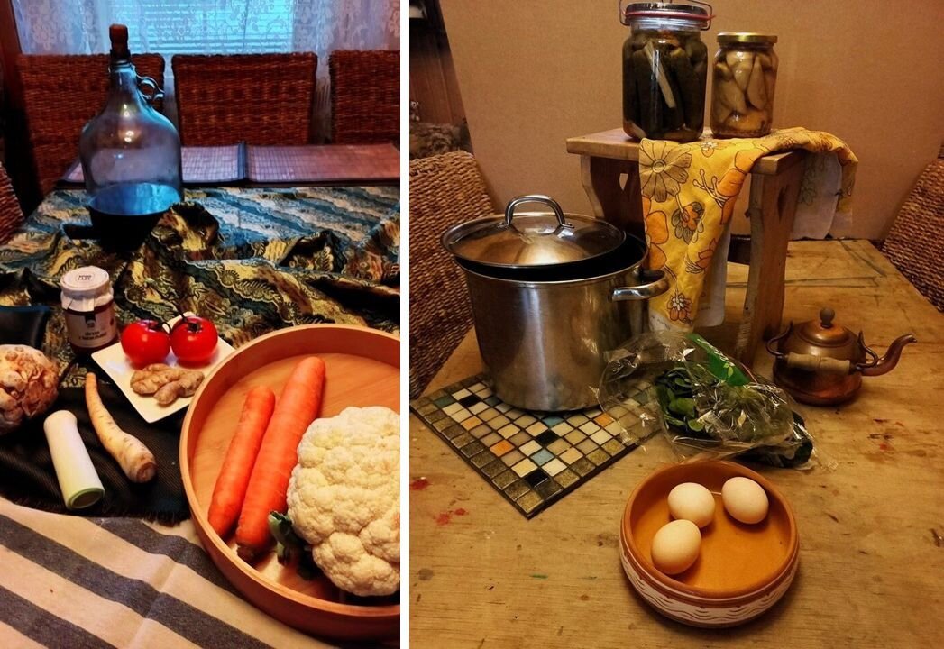 Ilustracja przedstawia obok siebie dwie fotografie martwych natur. Z lewej: Martwa natura ustawiona jest na stole, na którym leży udrapowany obrus ze złotym wzorem. Na pierwszym planie po lewej stronie materiał w pasy, a po przeciwnej, w okrągłej drewnianej tacy kalafior i dwie duże marchwie. Obok, luzem leży pietruszka, por i seler, a na kwadratowym talerzyku - dwa pomidory na gałązce i korzeń imbiru. Za nim słoik z nalepką i papierowym przykryciem. Z tyłu dominuje duży słój z wąską szyjką i korkiem, w którym jest 1/3 soku. Za stołem stoją rzędem 3 plecione krzesła, które opierają się o koronkową firankę w oknie.Z prawej: Martwa natura ustawiona jest na stole. Na pierwszym planie leżą trzy jajka w okrągłej misce, dalej duży metalowy garnek z uchyloną z przykrywką, zielone listki w foliowej torebce i mały, metalowy czajniczek z długim dziobkiem. Za nimi, pośrodku stołu, na małym drewnianym stołeczku przykrytym ścierką w kwiaty stoją dwa słoiki z przetworami na zimę; większy z ogórkami, mniejszy z gruszkami pokrojonymi w ćwiartki. 