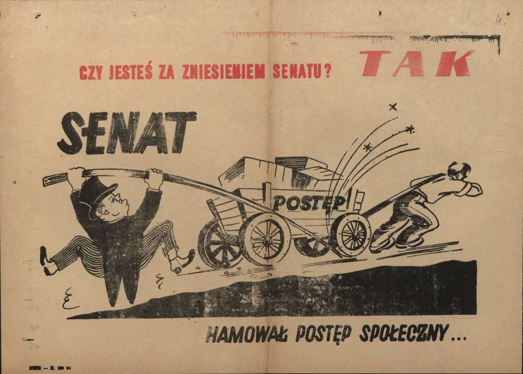 Na ilustracji znajduje się kolorowy plakat propagandowy zachęcający wyborców do głosowania za likwidacją senatu. Na rysunku widoczny jest chłop który ciągnie wóz z napisem postęp. Z lewej strony stoi arystokrata w ciemnym garniturze i kapeluszu z napisem senat, który przy pomocy długiego kija blokuje koła wozu. Na górze znajduje się napis: Czy jesteś za zniesieniem senatu? Tak. Na dole napis: hamował postęp społeczny.