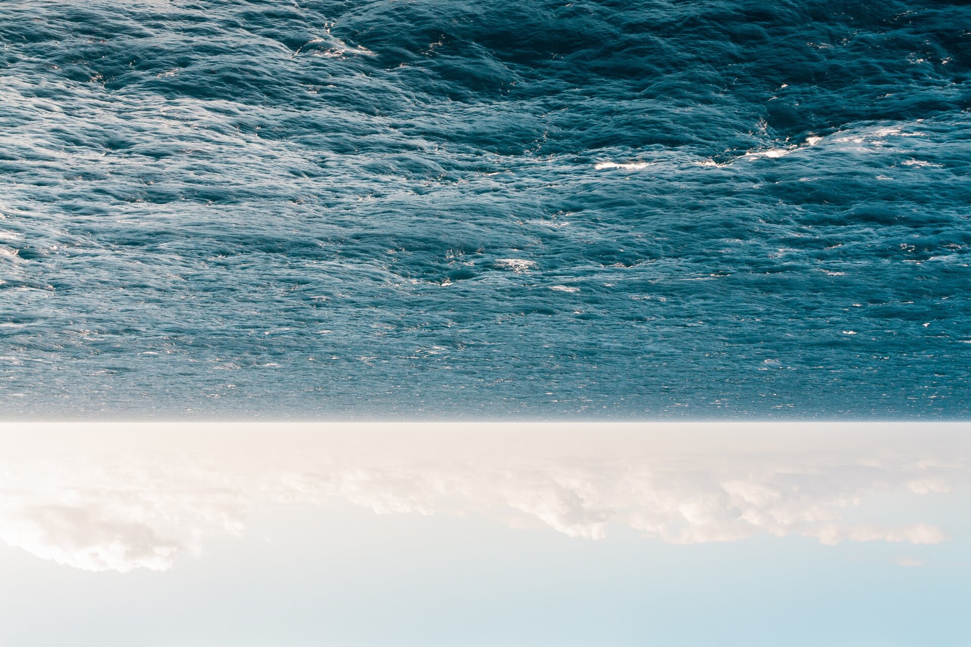 Ilustracja przedstawia morze