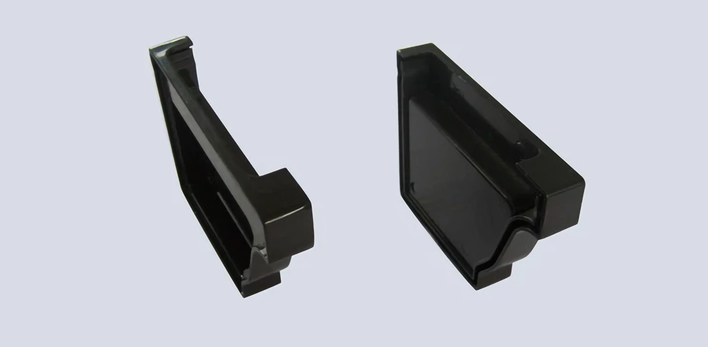 Grafika przedstawia dwie zaślepki rynny – prawą i lewą. Zaślepki mają półokrągły kształt przekroju rynny.