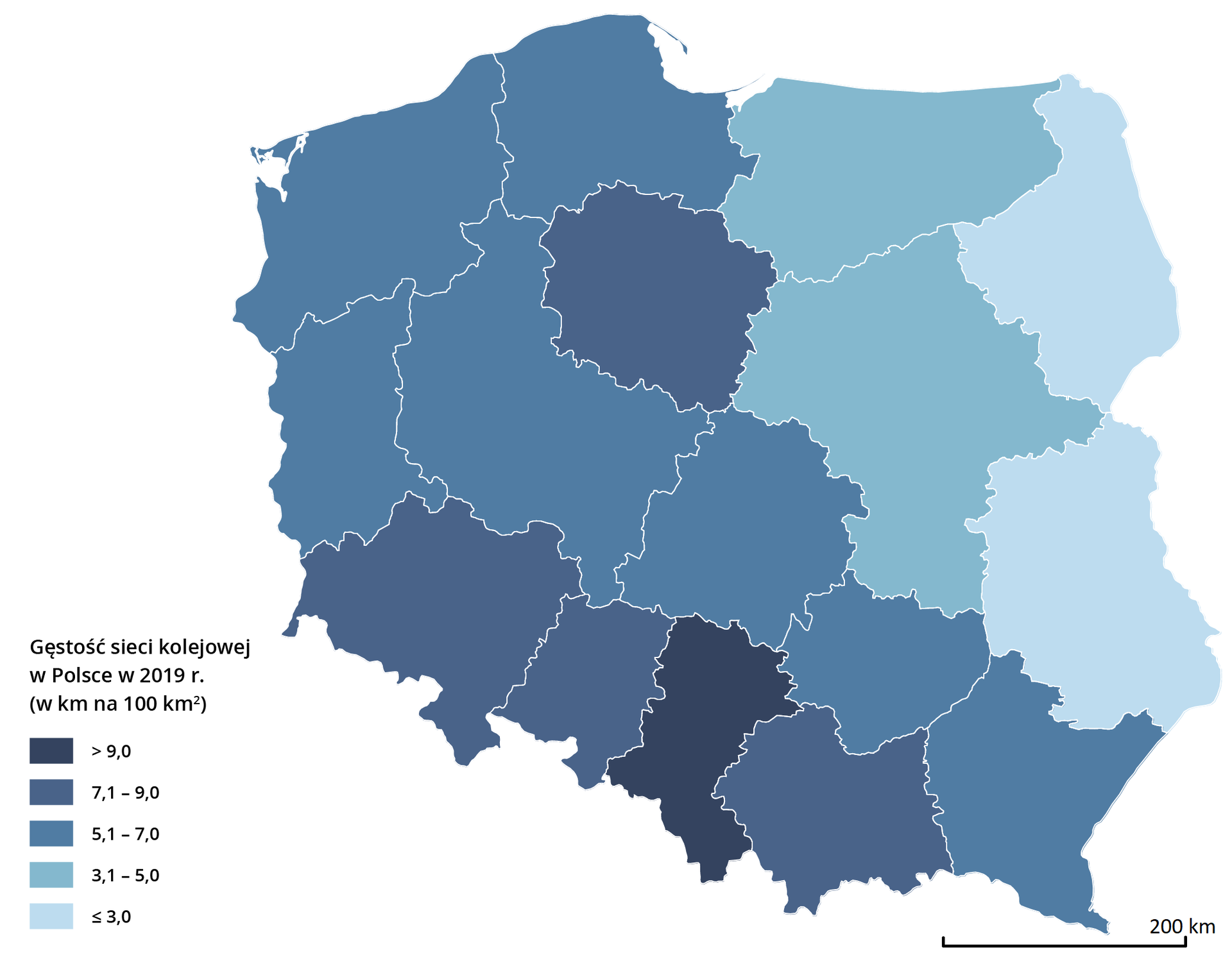 Mapa Polski przedstawia gęstość sieci kolejowej. W województwie śląskim wyniosła ponad 9 kilometrów na 100 kilometrów kwadratowych. W województwach małopolskim, opolskim, dolnośląskim oraz kujawsko pomorskim wyniosła od 7,1 do 9 kilometrów na 100 kilometrów kwadratowych. W województwach podkarpackim, świętokrzyskim, łódzkim, wielkopolskim, lubuskim, zachodniopomorskim oraz pomorskim wyniosła od 5,1 do 7 kilometrów na 100 kilometrów kwadratowych. W województwach warmińsko mazurskim oraz mazowieckim wyniosła od 3,1 do 5 kilometrów na 100 kilometrów kwadratowych. W województwach podlaskim oraz lubelskim wyniosła poniżej 3 kilometrów na 100 kilometrów kwadratowych.