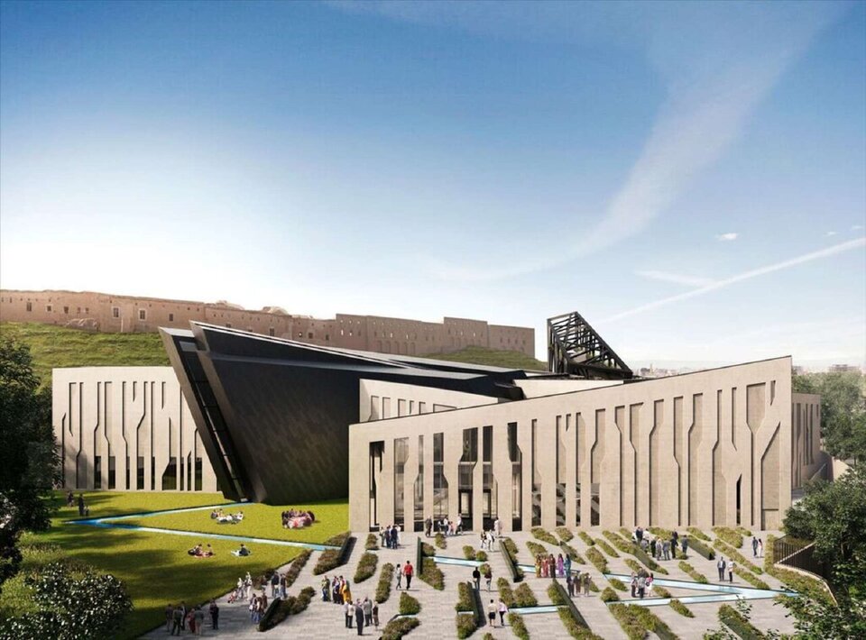 Projekt Muzeum Kurdystanu w Iraku. Główny budynek tworzą cztery zwarte bryły z fragmentem linii, który jest blaszany i opadający w dół do wewnętrznego dziedzińca. Cztery bryły symbolizują cztery regiony zamieszkiwane przez Kurdów i znajdujące się na terenie czterech różnych państw: Turcji, Iranu, Iraku i Syrii. Linia, która je przecina, z jednej strony jest wykonana z ciemnej blachy, opada w dół do wewnętrznego dziedzińca i symbolizuje teraźniejszość. Druga część linii wykonana jest z lekkiego ażuru, z wiszącymi ogrodami i skierowana jest ku górze, zakończona jest płomieniem. Symbolizuje nadzieję, przyszłość. Dookoła jest polana, ogrody. Ludzie siedzą na kocach, na trawniku.