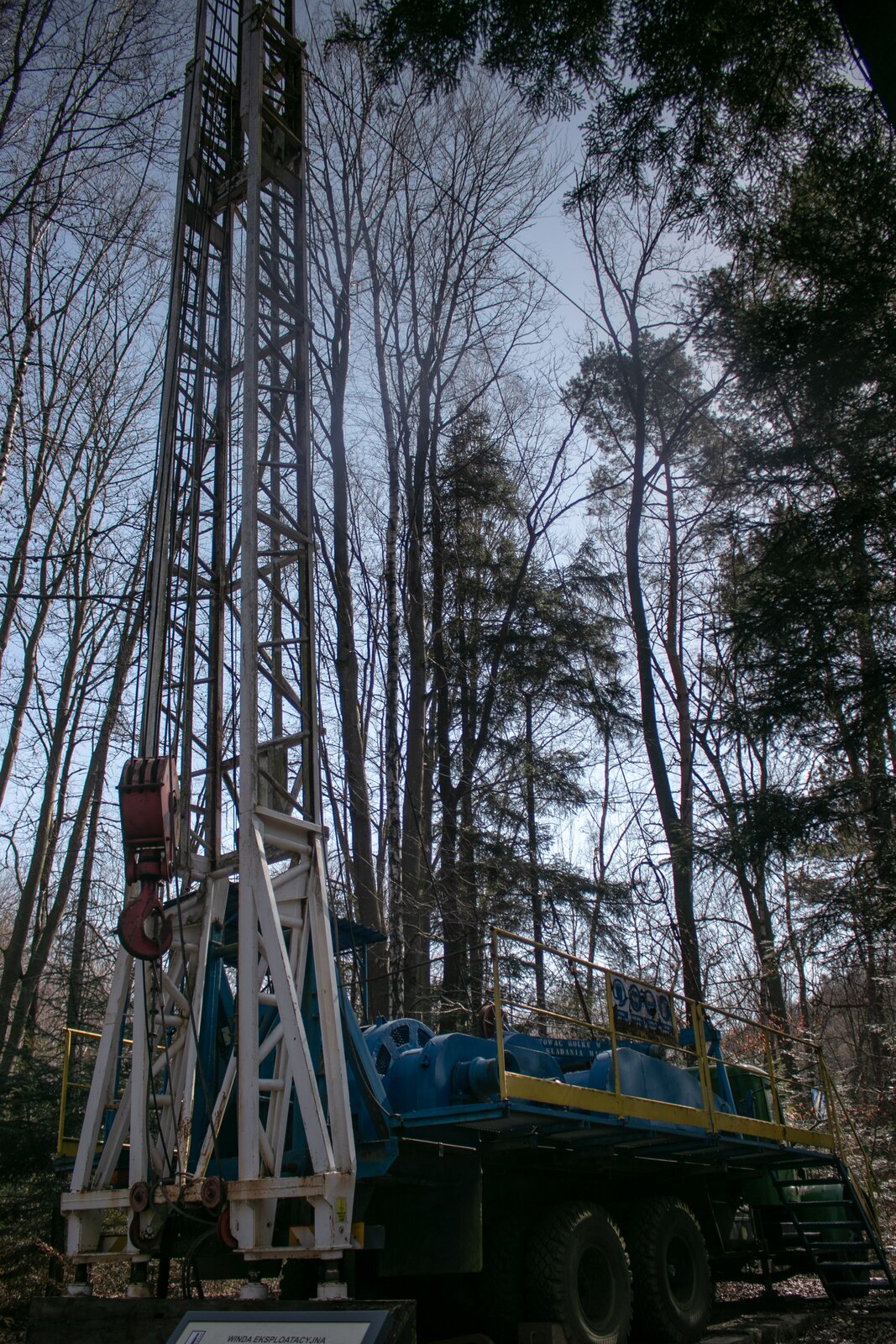 Winda wyciągowa typu Azinmasz 37 - maszt teleskopowy.