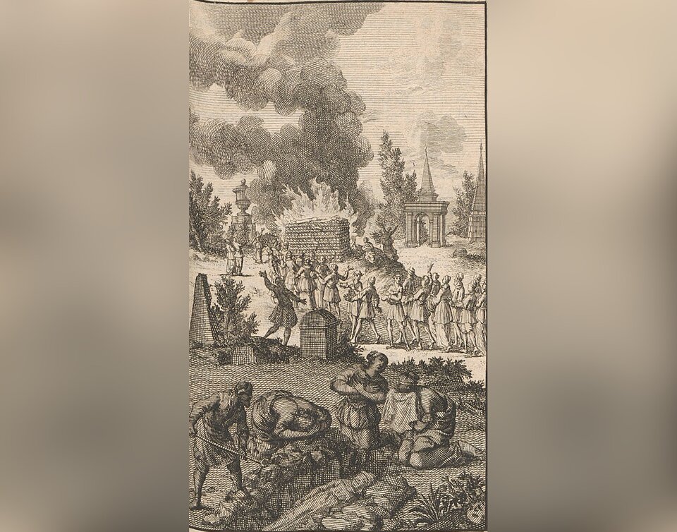 Rycina przedstawia cmentarz. Idzie nim tłum ludzi w kierunku wielkiego stosu drewna, na którym leży ludzkie ciało.