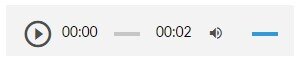Grafika przedstawia panel odtwarzacza. Od lewej widoczna jest ikona włączenia odtwarzacza – ikona składa się z trójkąta wpisanego w okrąg. Wierzchołek trójkąta skierowany jest w prawo. Oba kształty są ciemnoszare. Tło jest siwe. Następnie widoczny jest pasek z czasem nagrania – od lewej początek nagrania 00:00, następnie siwy krótki pasek, a po prawej czas całego nagrania – dwie sekundy. Następnie widnieje ikona zmiany głośności dźwięku w nagraniu. Składa się on z ikony megafonu skierowanego w prawo, od którego odchodzą dwie półokrągłe linie symbolizujące fale dźwiękowe. Po prawej stronie megafonu znajduje się niebieski pasek, który umożliwia zmianę poziomu głośności.