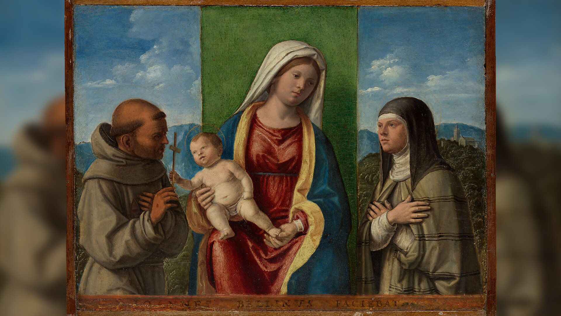 Obraz przedstawia młodą kobietę w długiej szacie i długiej chuście na głowie. Kobieta trzyma na kolanach nagie niemowlę. Niemowlę trzyma w prawej dłoni krzyż. Nad dzieckiem pochyla się dojrzały mnich w habicie z kapturem. Mężczyzna ma wygoloną tonsurę na głowie. Po drugiej stronie stoi kobieta w długiej szacie i długiej chuście na głowie. Ręce ma skrzyżowane na piersiach.