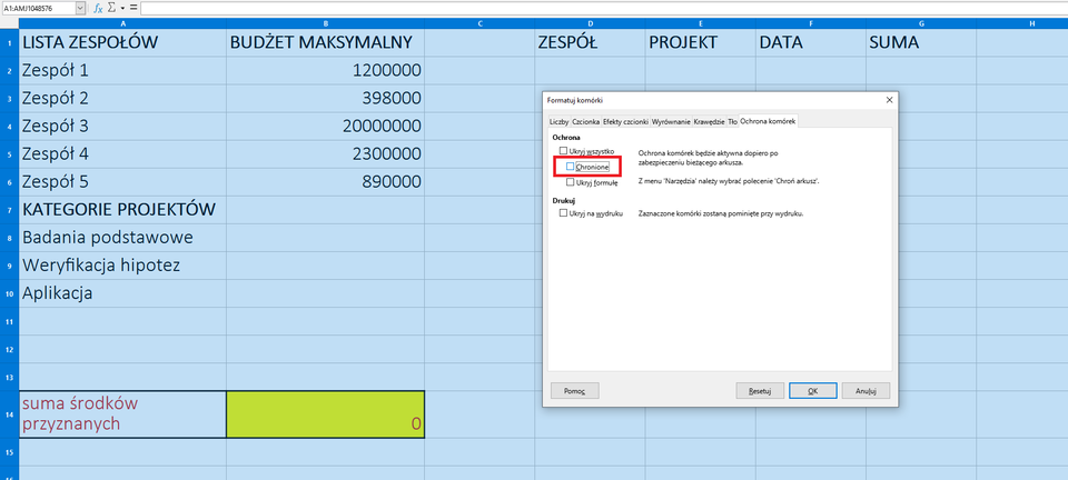 Ilustracja przedstawia arkusz kalkulacyjny. W komórce A1 jest napis: Lista zespołów, w A7 Kategorie projektów, w B1 Budżet maksymalny, w D1 Zespół, w E1 Projekt, w F1 Data, w G1 Suma. Tam, gdzie Zespół, Projekt, Data, Suma komórki kolumn są puste. Na dole arkusza w kolumnie A jest suma środków przyznanych, obok - w kolumnie B - jest żółta komórka z cyfrą zero. Cały arkusz zaznaczono na kolor niebieski. Na tle arkusza wyświetla się okno dialogowe o nazwie: Poprawność danych. Wybrano zakładkę: Ochrona komórek. Tam w opcji Ochrona zaznaczono: Chronione. Zastosowano przycisk OK.  
