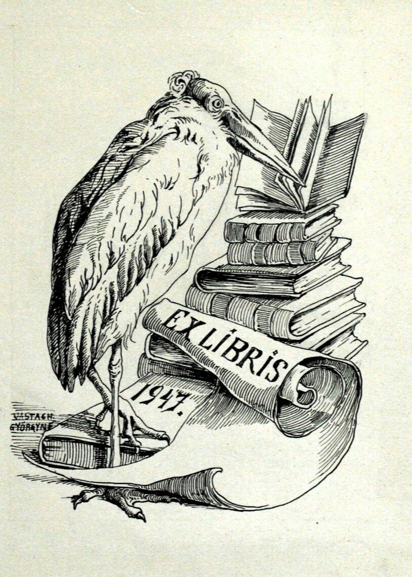 Rysunek przedstawia ptaka z wielkim dziobem, czytającego książkę, którą owym dziobem wertuje. Jedną nogą stoi na książce z napisem 1947, drugą na ziemi. Pod ptakiem częściowo rozwinięty papier z jedynym napisem ex libris.