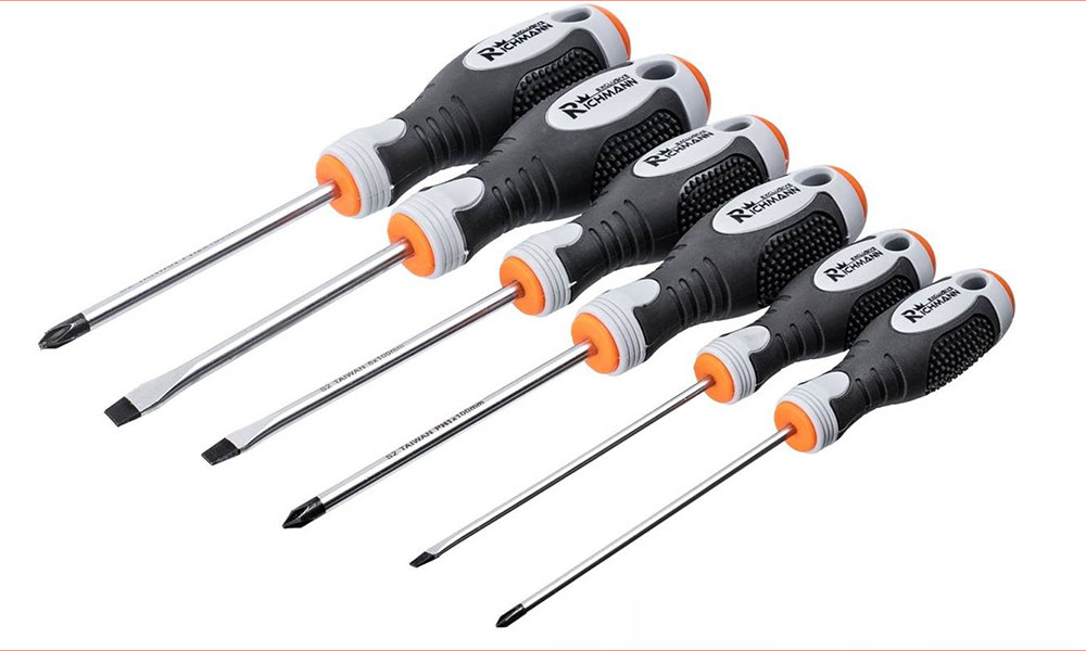 Na zdjęciu przedstawiono zestaw wkrętaków o różnym kształcie grotów.