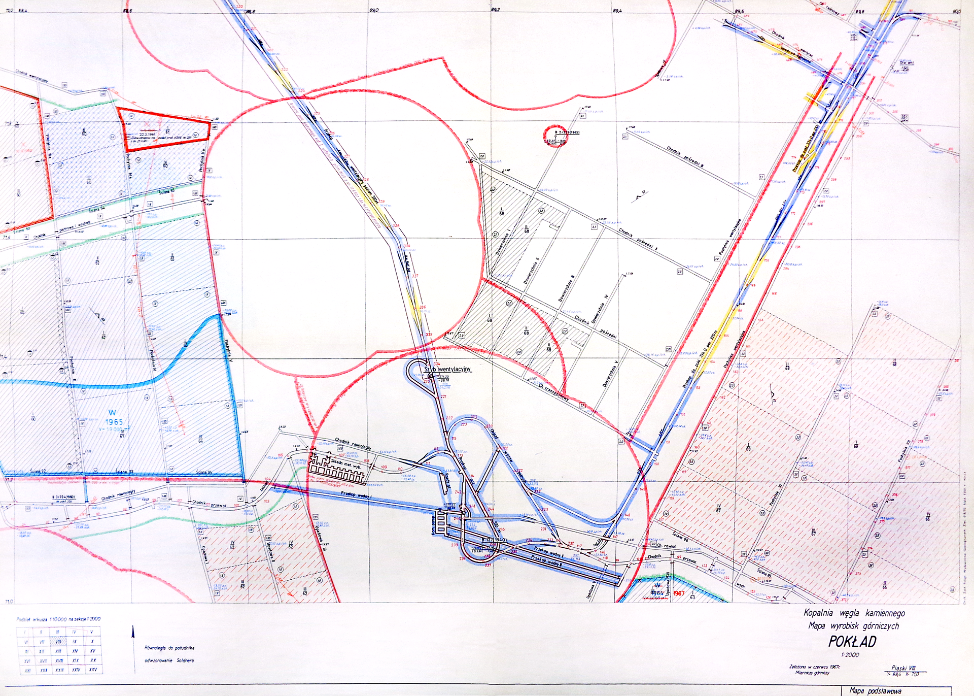 Mapa wyrobisk górniczych przedstawia sytuację wyrobisk górniczych oraz elementy geologiczne i inne elementy górnicze związane z prowadzeniem robót górniczych, a ponadto w poszczególnych przypadkach również i sytuację na powierzchni. Na ilustracji przedstawiono mapę wyrobisk górniczych kopalni węgla kamiennego, wykonaną skali 1:2000. Na mapie zaznaczono filary ochronne dla szybu (czerwona gruba linia), przekopy wodne (ciemnoniebieska gruba linia) oraz pozostałe wyrobiska górnicze, takie jak np. dowierzchnie, chodniki, pochylnie, upadowe. Prostokątne obszary zakreskowane linią ciągłą lub przerywaną oznaczają zroby - wybraną przestrzeń.