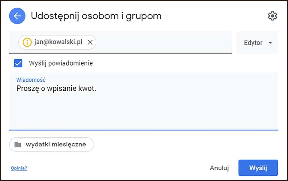 Ilustracja przedstawiająca okno Udostępnij osobom i grupom. W oknie pole ze wpisanym adresem mailowym. Obok pola wybrano opcję Edytor. Pod polem znajduje się zaznaczone pole wyboru: Wyślij powiadomienia. Dalej kolejne pole z etykietą Wiadomość. W pole Wiadomość wpisano następującą wiadomość: Proszę o wpisanie kwot. Pod polem znajduje się udostępniany folder. W prawym dolnym rogu okna przyciski: Anuluj i Wyślij. 