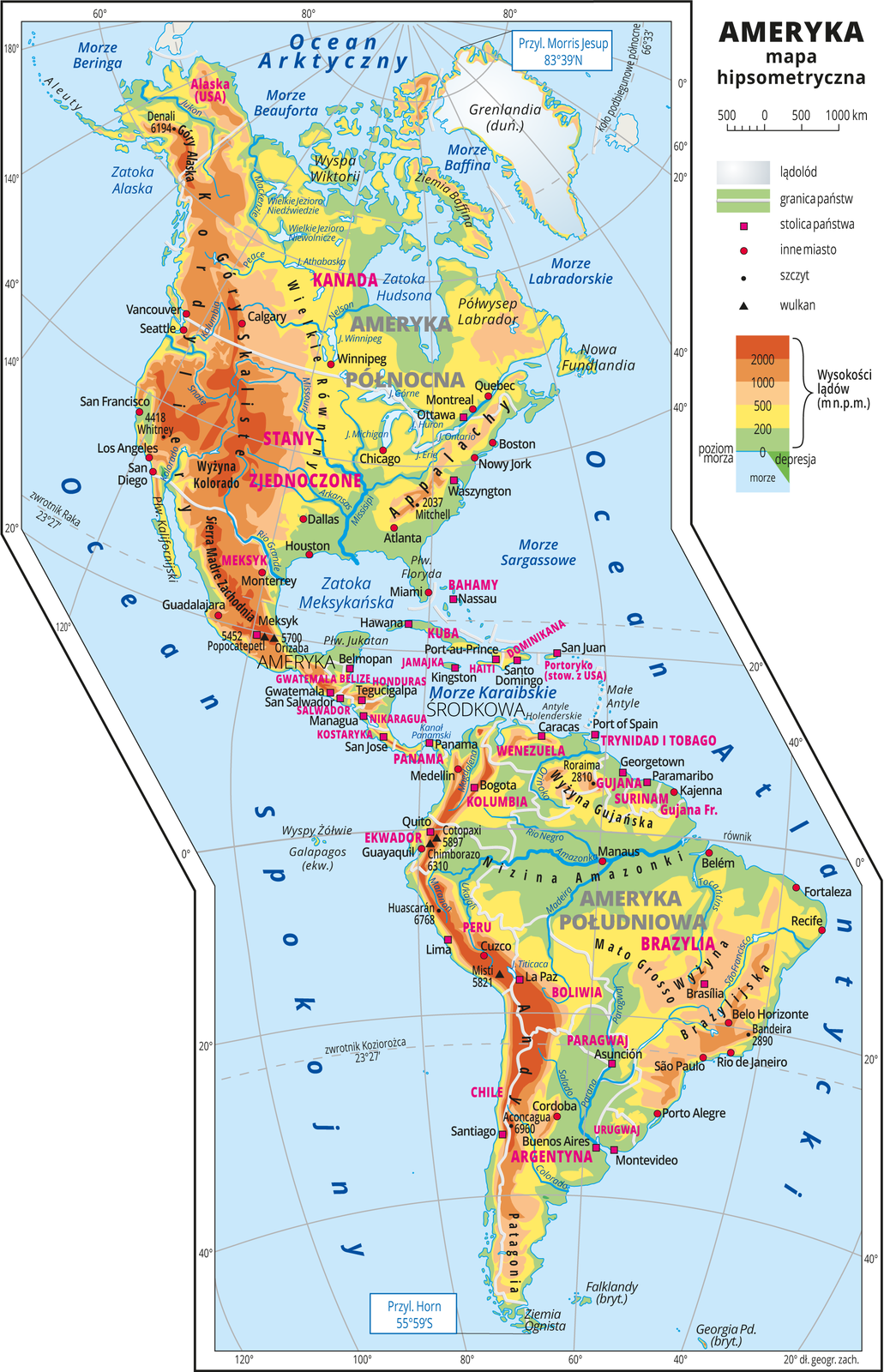 Ilustracja przedstawia mapę hipsometryczną Ameryki. U góry tytuł mapy: AMERYKA mapa hipsometryczna. Poniżej podziałka liniowa oznaczona liczbami zero, pięćset i tysiąc kilometrów. Poniżej - biało szary prostokąt - lądolód, zielony prostokąt z szarą linią pośrodku - granica państw, różowy kwadrat - stolica państwa, czerwony punkt - inne miasto, czarny punkt - szczyt, czarny trójkąt - wulkan. Poniżej sześć prostokątów: dolny, niebieski - morze, w prawym górnym rogu tego prostokąta zielony fragment - depresja, powyżej zaznaczony poziom morza - zero metrów nad poziomem morza. Do dwustu metrów nad poziomem morza - jasnozielony prostokąt. Dwieście do pięćset metrów nad poziomem morza - prostokąt żółty. Pięćset do tysiąca metrów nad poziomem morza - prostokąt jasnopomarańczowy. Tysiąc do dwóch tysięcy metrów nad poziomem morza - prostokąt brązowy. Powyżej dwóch tysięcy metrów nad poziomem morza - prostokąt pomarańczowy. W obrębie lądów występują obszary w kolorze zielonym, żółtym, pomarańczowym i czerwonym. Na zachodnich wybrzeżach dominują pasma górskie o przebiegu południkowym. Rozległe niziny wzdłuż największych rzek. Morza zaznaczono kolorem niebieskim. Na mapie opisano nazwy półwyspów, wysp, nizin, wyżyn i pasm górskich, mórz, zatok, rzek i jezior. Oznaczono i opisano stolice i główne miasta. Opisano nazwy państw. Oznaczono czarnymi kropkami i opisano szczyty górskie. Trójkątami oznaczono czynne wulkany i podano ich nazwy i wysokości. Mapa pokryta jest równoleżnikami i południkami. Podano współrzędne geograficzne skrajnych punktów: północ – Przyl. Morris Jesup, osiemdziesiąt trzy stopnie i trzydzieści dziewięć minut szerokości geograficznej północnej, południe – Przyl. Horn, pięćdziesiąt pięć stopni i pięćdziesiąt dziewięć minut szerokości geograficznej południowej. Dookoła mapy w białej ramce opisano południki i równoleżniki co dwadzieścia stopni. W legendzie po prawej stronie mapy umieszczono i opisano znaki użyte na mapie.