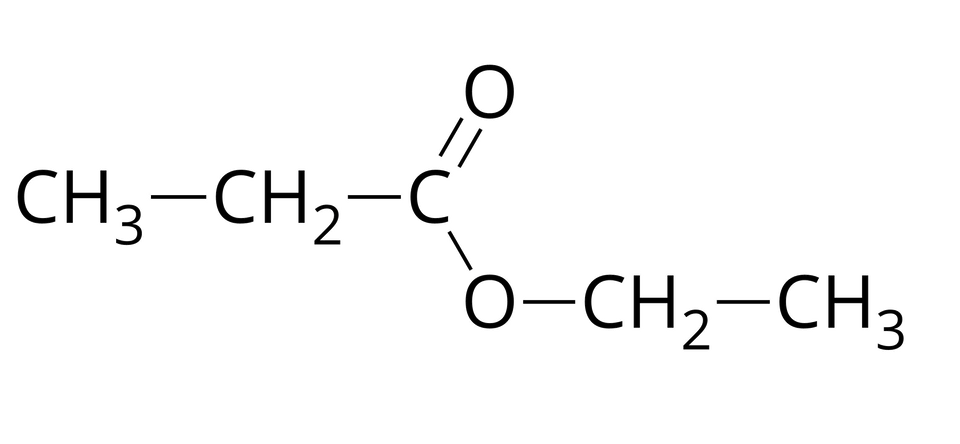 Na ilustracji ukazano wzór półstrukturalny propanianu etylu. Od grupy C H indeks dolny, trzy, koniec indeksu dolnego odchodzi wiązanie pojedyncze w prawo do grupy C H indeks dolny, dwa, koniec indeksu dolnego, od której odchodzi wiązanie pojedyncze w prawo do atomu węgla C. Od niego odchodzą dwa wiązania: podwójne na ukos w górę do atomu tlenu O i pojedyncze na ukos w dół do atomu tlenu O. Od niego odchodzi wiązanie pojedyncze w prawo do grupy C H indeks dolny, dwa, koniec indeksu dolnego, a od niej odchodzi wiązanie pojedyncze w prawo do grupy C H indeks dolny, trzy, koniec indeksu dolnego.