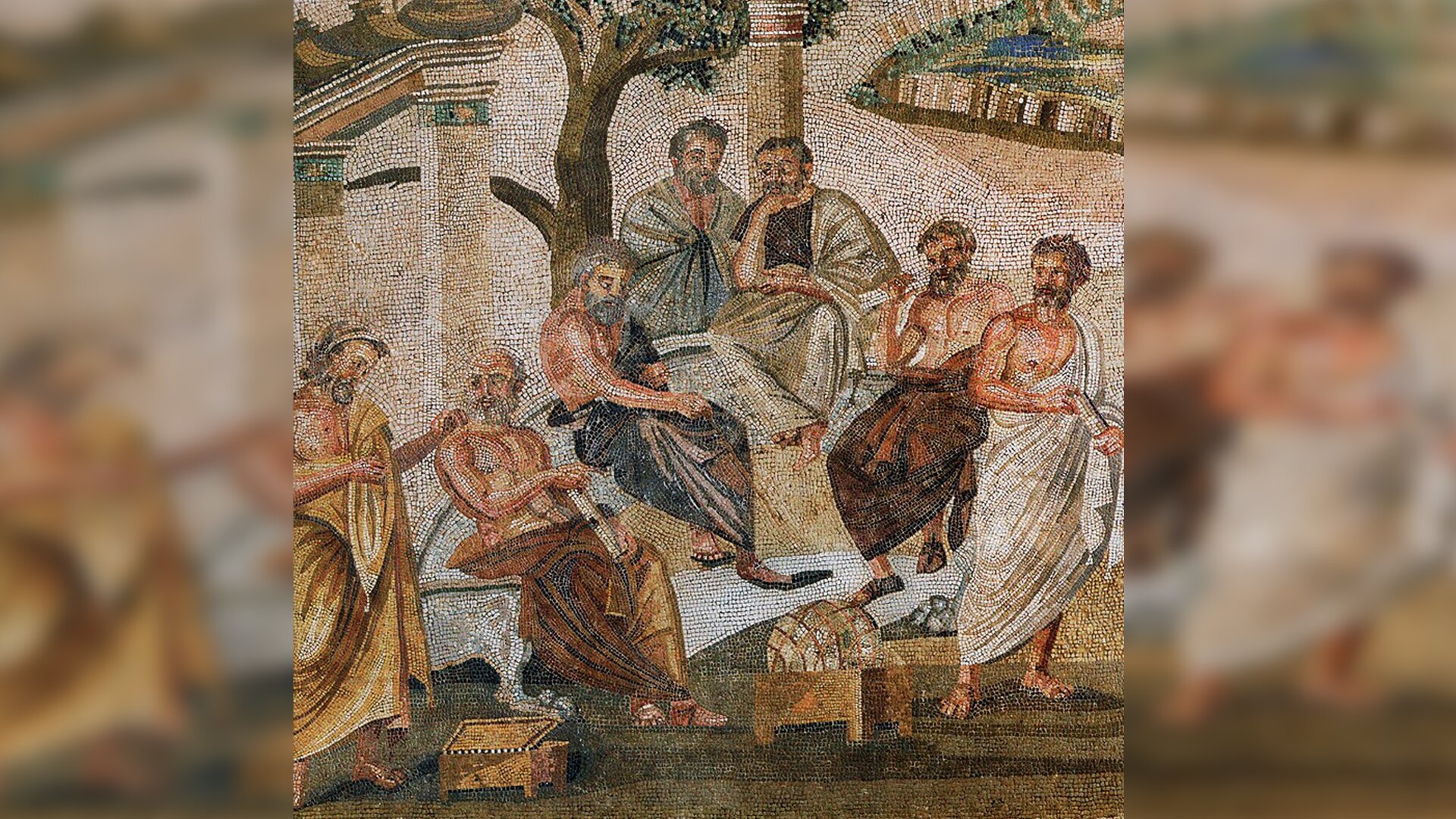 Starożytna mozaika przedstawia grupę siedmiu mężczyzn siedzących i stojących pod drzewem. Mężczyźni rozmawiają.