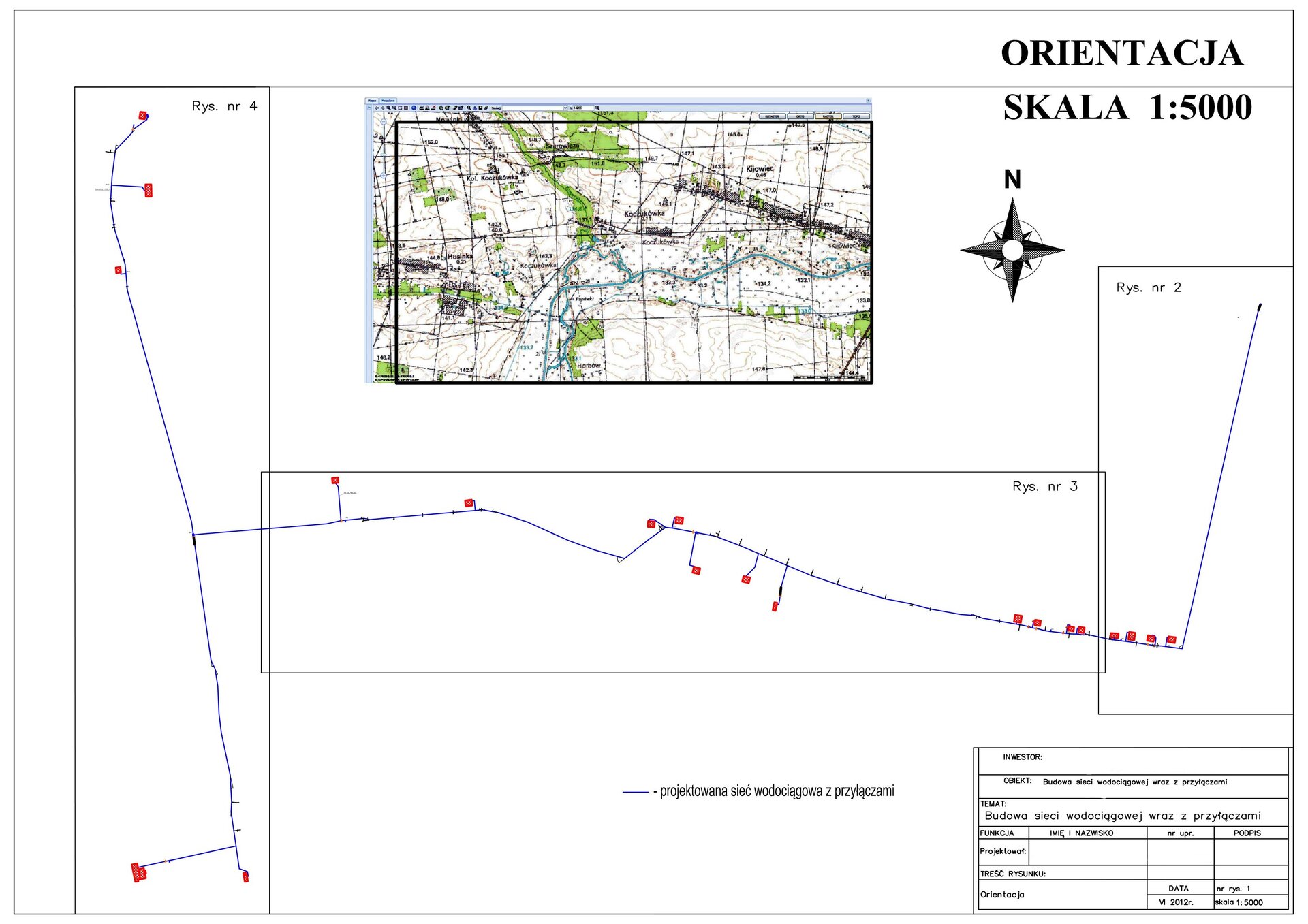 Ilustracja przedstawia przykład planu wodociągu z przyłączami. W prawym górnym rogu widoczny jest napis: ORIENTACJA, SKALA 1:5000, poniżej którego znajduje się ikona kompasu z literą N wskazującą północ. U góry pośrodku widoczny jest fragment kolorowej mapy topograficznej wpisane w prostokąt w poziomie. Wokół niej po prawej i lewej stronie oraz u dołu widoczne są trzy rysunki z zaznaczonymi niebieskimi liniami, rozwidlającymi się na niektórych odcinkach, oraz czerwonymi kwadracikami. Poniżej widoczna legenda: niebieski odcinek i podpis: projektowana sieć wodociągowa z przyłączami. W prawym dolnym rogu widać tabelę z danymi technicznymi projektu.