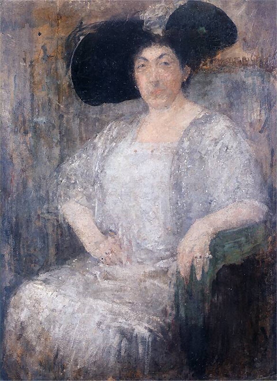 Ilustracja o kształcie pionowego prostokąta przedstawia „Portret Gabrieli Reval” Olgi Boznańskiej.  Ukazuje kobietę w ciemnym kapeluszu z dużym, falistym rondem.  Ubrana jest w długą, białą suknię z peleryną. Postać siedzi bokiem na krześle. Twarz ma zwróconą w stronę widza. Jedną ręką podpiera się za bok, natomiast drugą trzyma na poręczy krzesła. Na palcach widoczne są pierścienie.  Za postacią znajduje się rozmyte, wyblakłe tło w odcieniach szarości, fioletu i bieli.