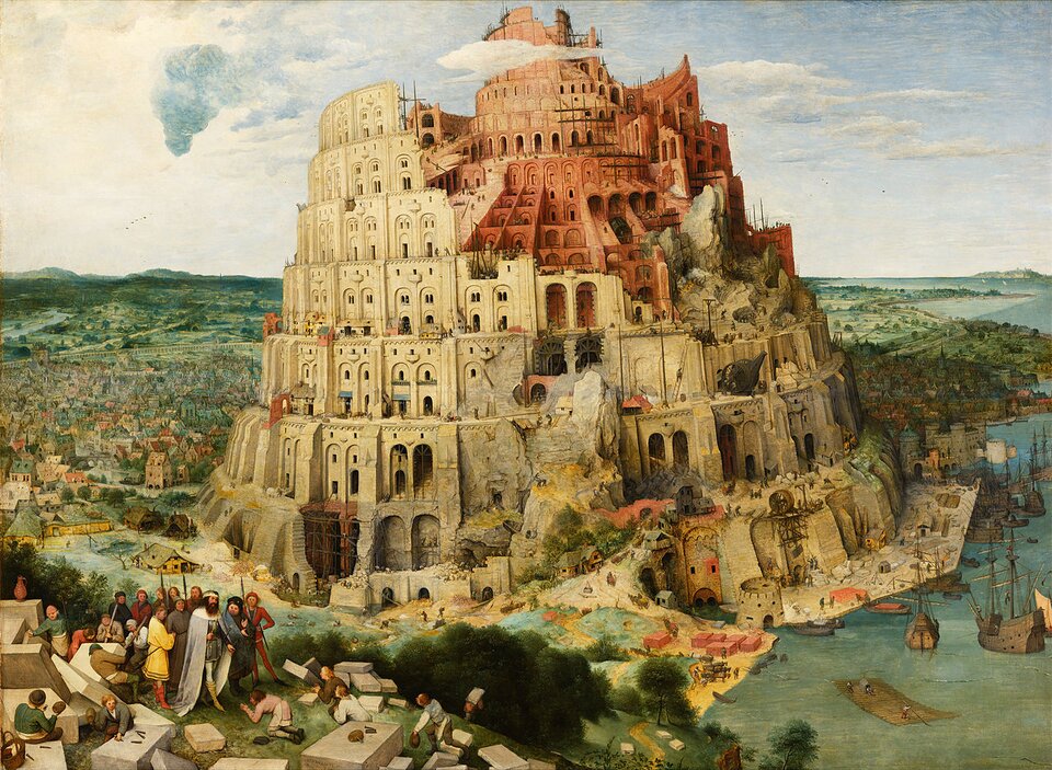 Obraz przedstawia biblijną wieżę Babel. To duża, wielopiętrowa budowla zbudowana na podstawie okręgu. Zbudowana jest z wielu łuków, część konstrukcji jest w trakcie budowy. Wieża sięga chmur. Na wieży oraz wokół niej są ludzie. Wieża znajduje się na brzegu morza. Dobijają do jej brzegu statki. Za wieżą widać zabudowania miasta.