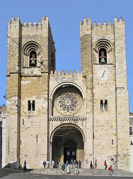 Katedra w Lizbonie, Portugalia, połowa XII w. Źródło: Osvaldo Gago, Katedra w Lizbonie, Portugalia, połowa XII w., licencja: CC BY-SA 2.0.