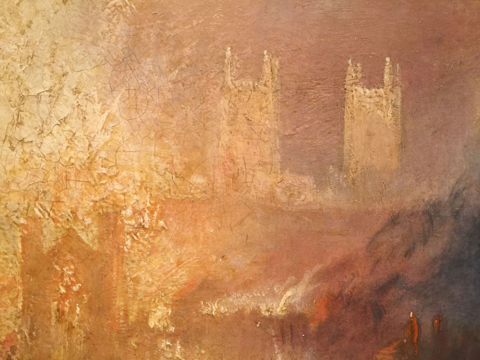 Ilustracja przedstawia obraz Williama Turnera „Pożar Parlamentu ”. Po lewej stronie widoczny jest płonący budynek . Żółte płomienie górują nad obiektem, potęgując przerażający obraz żywiołu. Po prawej znajduje się most na Tamizie Westminster Bridge w Londynie. W dolnej części pojawiają się zarysy ludzkich sylwetek. Wśród kolorów i światła dominują na obrazie odcienie żółci, różu i czerwieni.