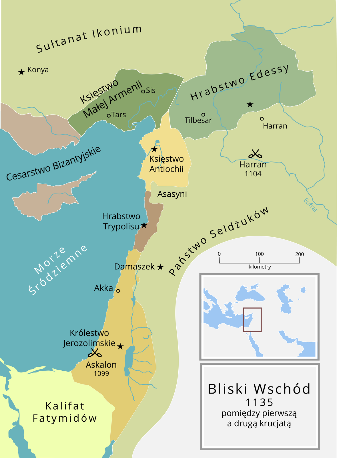 Mapa przedstawia na Bliski Wschód w 1135 r., pomiędzy pierwszą a drugą krucjatą. Obszar mapy obejmuje północno‑wschodnie, wschodnie oraz południowo‑wschodnie wybrzeże Morza Śródziemnego. Zaznaczona na niej na południu Kalifat Fatymidów. Na wschodnim wybrzeżu Morza Śródziemnego: Królestwo Jerozolimskie (z zaznaczonym miejscem bitwy Askalon w 1099 roku) z miastem Akka. Hrabstwo Trypolisu, Księstwo Antiochii. Zaraz za nimi rozciąga się wielki teren Państwa Seldżuków z zaznaczonym miastem Harran, w którym doszło do bitwy w 1104 roku). Na północno‑wschodnim brzegu Morza Śródziemnego znajdowało się Hrabstwo Edeessy z miastem Tilbesar. A na północy: Księstwo Małej Armenii (miasta Tars, Sis), Cesarstwo Bizantyjskie oraz Sułtanat Ikonium z miastem Konya.