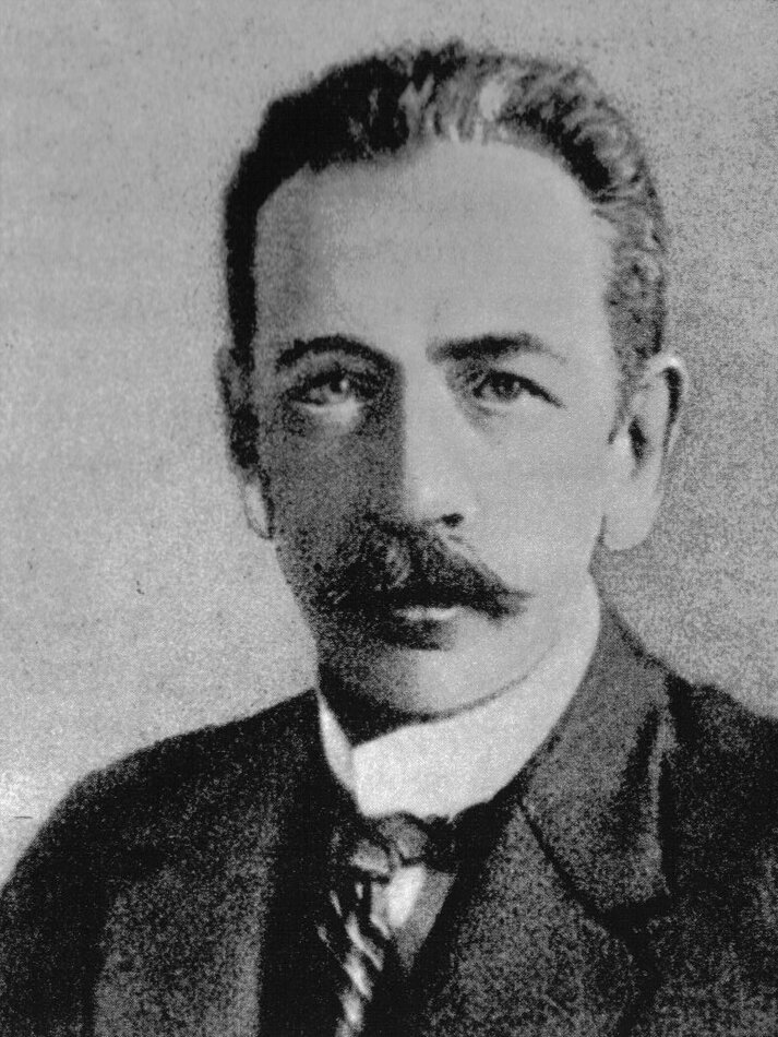 Fotografia czarno-biała przedstawiająca portret Jędrzeja Moraczewskiego.