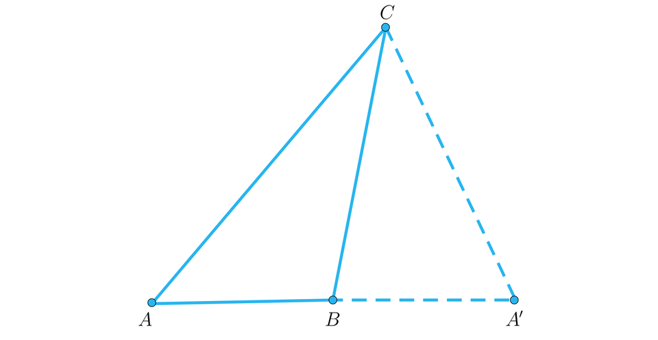 Na ilustracji przedstawiono trójkąt A B C, z kątem rozwartym przy wierzchołku B. Linią przerywaną przedłużono dwukrotnie podstawę A B trójkąta i zaznaczono punkt A z indeksem prim. Wierzchołek C połączono z wierzchołkiem A. Powstał trójkąt A A prim C.