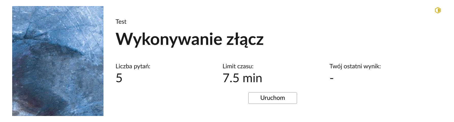 Grafika przedstawia przykładowy wygląd panelu testu. Składa się on z tytułu testu: "Wykonywanie złącz", informacji o liczbie pytań, czasie, w którym należy rozwiązać test, oraz o ostatnim uzyskanym wyniku. Poniżej widać przycisk "Uruchom".