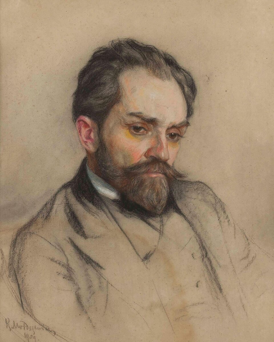 Obraz przedstawia portret dojrzałego mężczyzny. Ukazany jest jego prawy półprofil. Mężczyzna ma gęste, krótko ostrzyżone, układające się włosy. Uwagę przyciąga zadbana broda i wąsy. W okolicy jego prawego oka widoczne są zmarszczki mimiczne. Mężczyzna siedzi patrząc przed siebie. Ubrany jest w marynarkę, kamizelkę i koszulę.