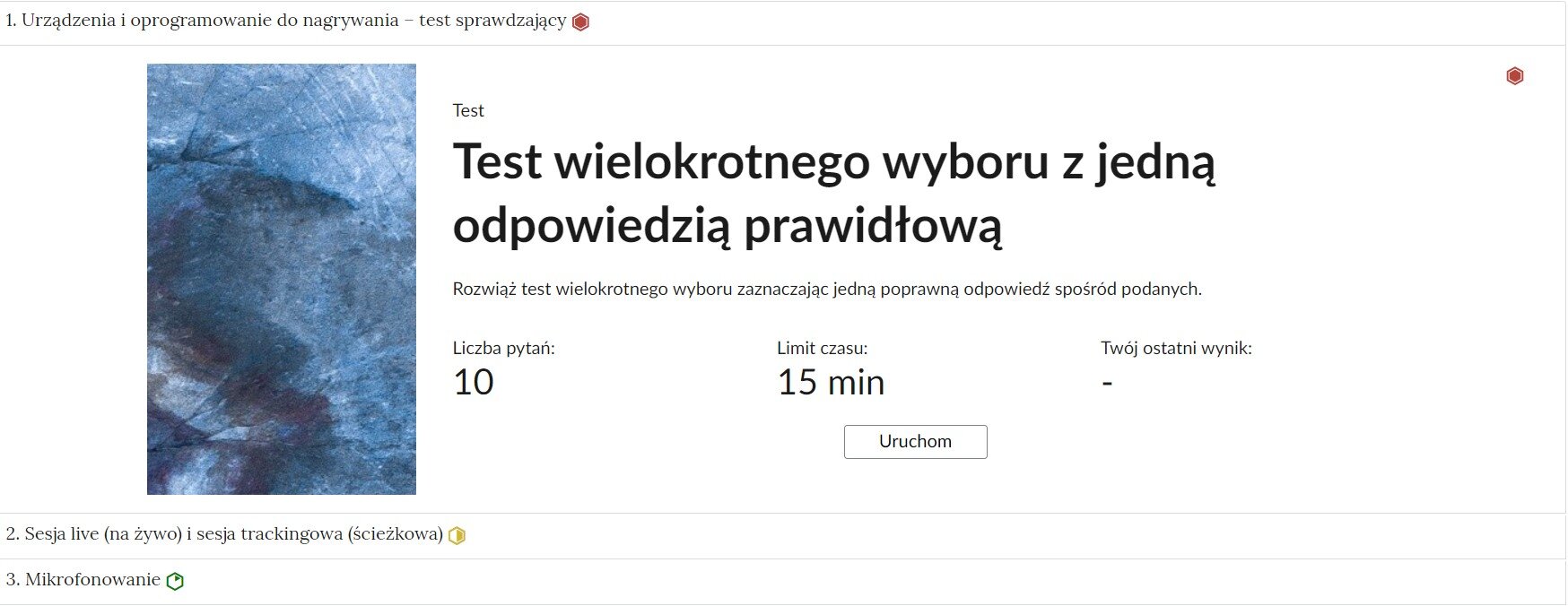 Grafika przedstawia widok pojedynczego zadania z interaktywnego materiału sprawdzającego, na prawo od nazwy zadania widnieje ikonka informująca o poziomie trudności zadania.