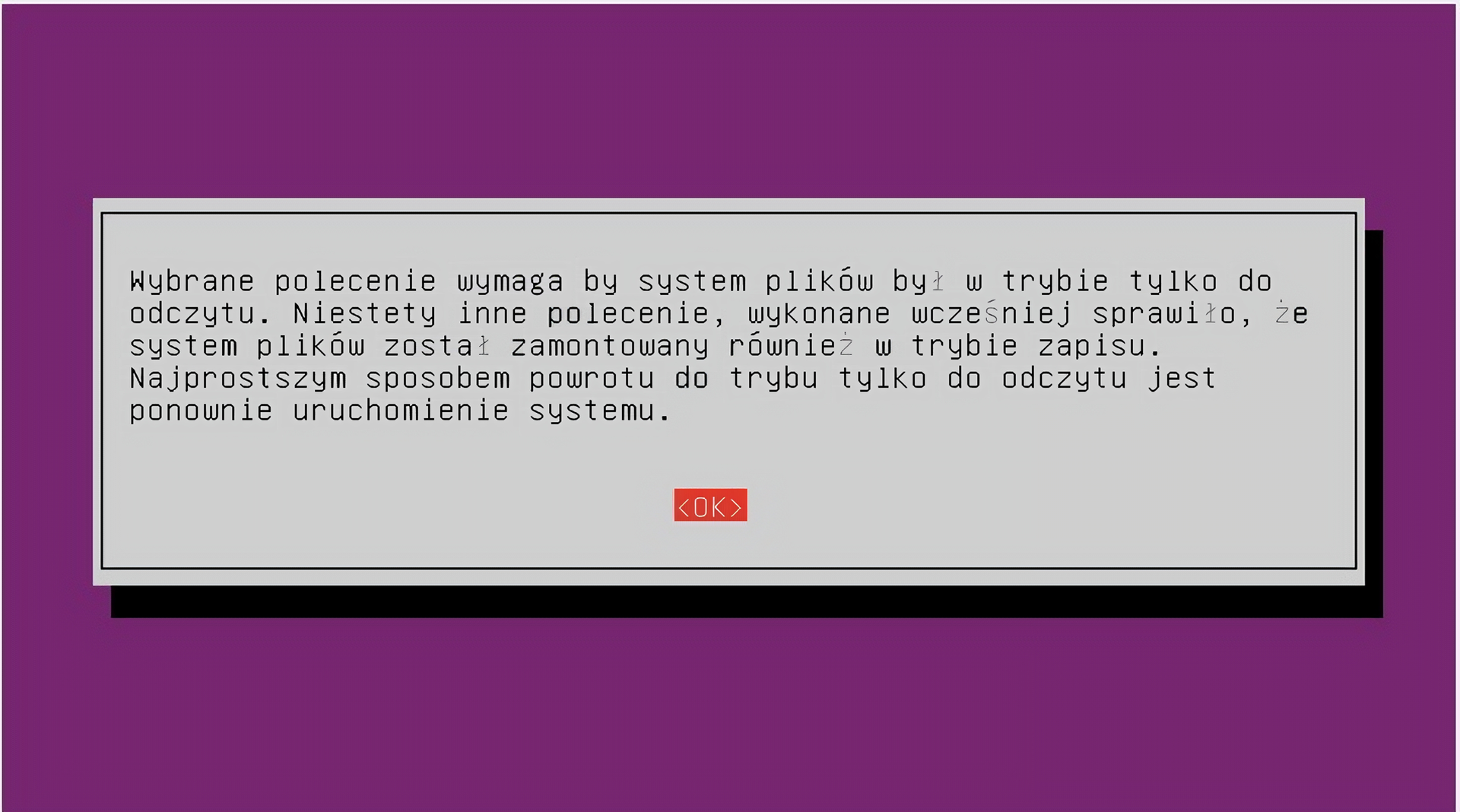 Ilustracja przedstawia okno dialogowe w trybie awaryjnym systemu Linux Ubuntu. Zawiera ono informację: Wybrane polecenie wymaga by system plików był w trybie tylko do odczytu. Niestety inne polecenie, wykonane wcześniej sprawiło, system plików został zamontowany również w trybie zapisu. Najprostszym sposobem powrotu do trybu tylko do odczytu jest ponownie uruchomienie systemu.